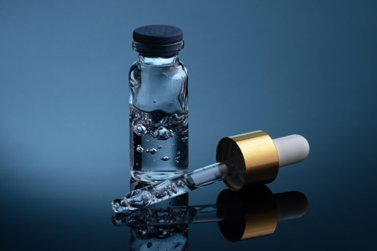 close-up-hyaluronic-acid-tratment